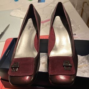 Anne Klein I flex wine colored patent and suede new size 10 shoes.
